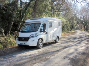 Camping-car Profilé Hymer 374 en location à Elbach