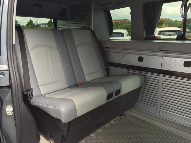Intérieur Cuir, Banquette à commande Électropneumatique.
