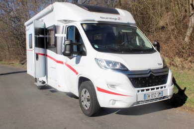 Camping-car Profilé Sunlight T 64 en location à Niedermodern