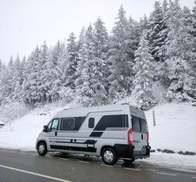 Fourgon aménagé Adria Twin supreme 600 en location à Cessy