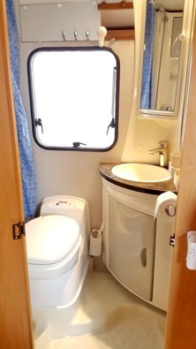 Aluguer de Autocaravana capucino Challenger Genesis 43