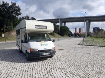 Autocaravana capucino Ford Transit em aluguer em Lisboa