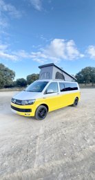 Van Volkswagen Transporter T6 (Amarilla) Te huur in Madrid