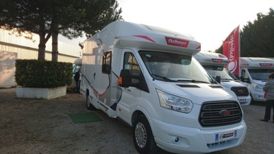 Autocaravana Perfilada Challenger Genesis 296 em aluguer em Salles De Barbezieux