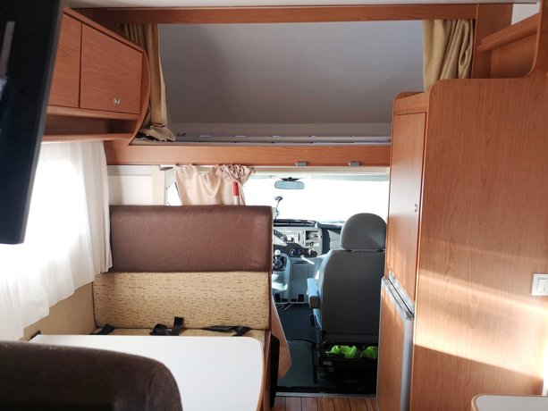 Viaggio del Camper Mansardato