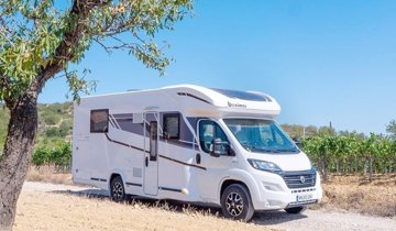 Motorhome Low profile Benimar 296 For hire in Pinhal Novo