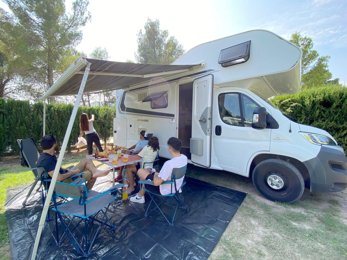 Camper Mansardato Weinsbeg 2,3 l 130 ch condiviso a Alicante (Alacant)