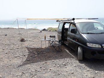Kastenwagen H1 Black  zu vermieten in Conil