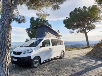 Furgoneta camper Peugeot  En alquiler en Catalunya