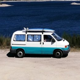Van Volkswagen Transporter 1.9 TD en location à Oliveira Do Douro