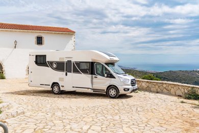 halfintegraal camper Benimar Special Edition 463 NORTHAUTOKAPP  Te huur in Madrid