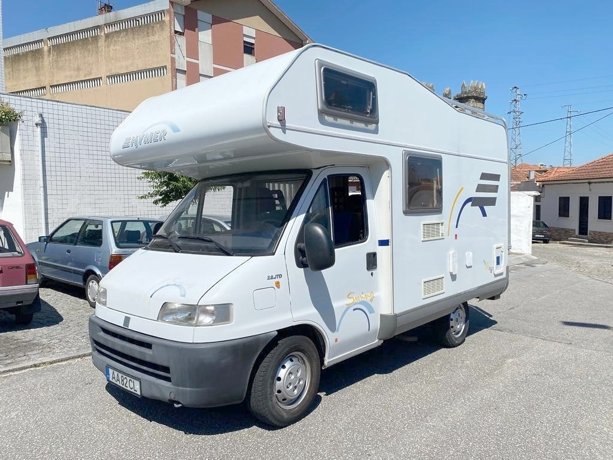 Viaggio del Camper Mansardato