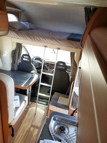 Viaggio del Camper Mansardato