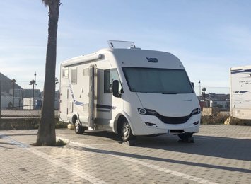 Vollintegriertes Wohnmobil Mclouis Nevis 875 zu vermieten in Zaragoza
