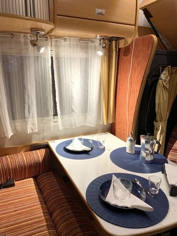 Viaggio del Camper Mansardato