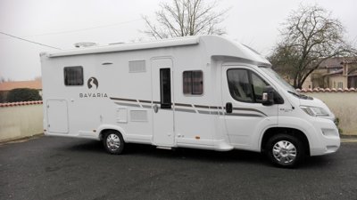 Camping-car Profilé BAVARIA T 746 en location à Saint-Martin-De-Bernegoue