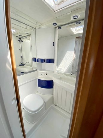 Viaggio del Camper Mansardato