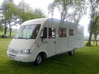 Camping-car Intégral Pilote PILOTE en location à Helléan