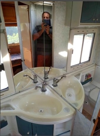 Viaggio del Camper Semintegrale