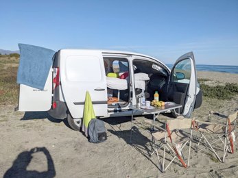 Van RENAULT kangoo en location à Lucciana