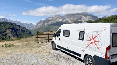 Fourgon aménagé Peugeot Boxer 2,2 l 130 ch en location à Amadora