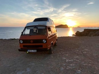 Fourgon aménagé Volkswagen 1.6 TD en location à Eivissa