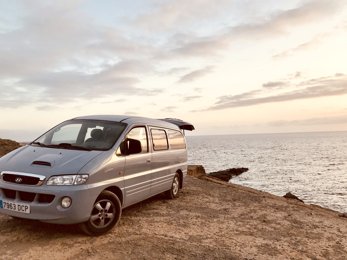 Van Mini Bus H1 en location à Atogo