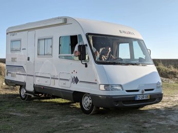 Autocaravana Integral Bavaria I 606 Ld em aluguer em Ronfe
