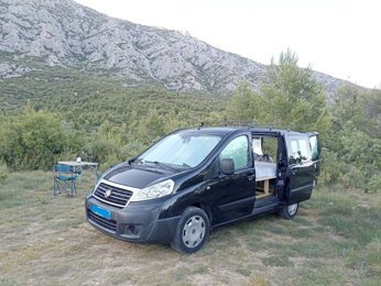 Van Van  en location à Aubagne