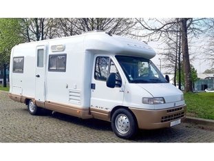 Motorhome Low profile Laika Kreos 3007 For hire in Porto