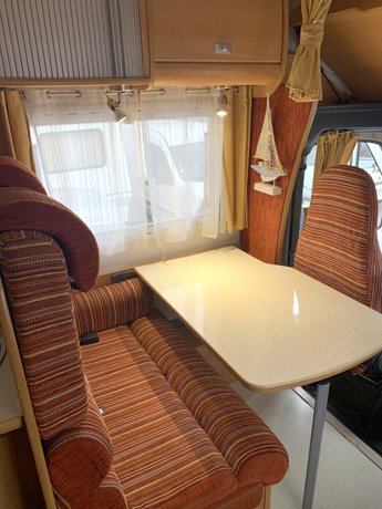 Viaggio del Camper Mansardato