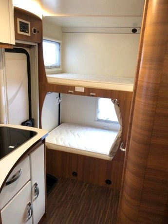 Viaggio del Camper Mansardato