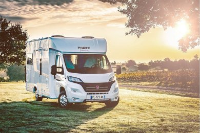 Camping-car Profilé Pilote P696U-RUE en location à Rueil-Malmaison