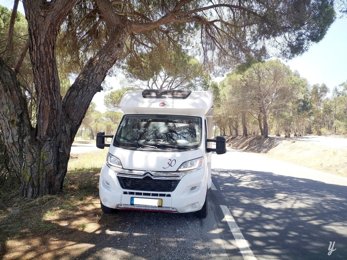 Halfintegraal camper Bürstner It 710 G Edition 30 Te huur in Amadora