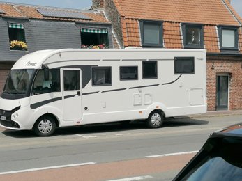 Vollintegriertes Wohnmobil itinéo JC 740 zu vermieten in Bondues