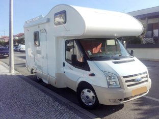 Autocaravana Capuchina Vilamobil Transit 2,2 l TDCi 130 ch. En alquiler en Ílhavo