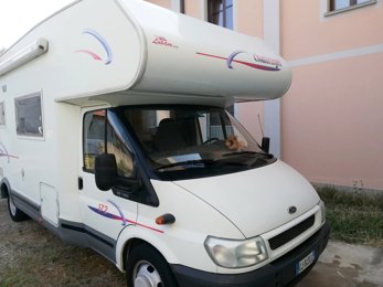 Alkoven Wohnmobil Challenger Transit 2,5 l TDCi 140 ch. zu vermieten in Cardano Al Campo