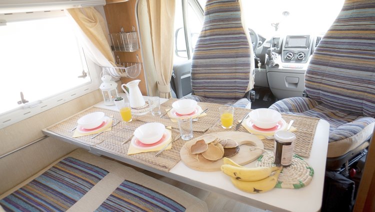 Viaggio del Camper Semintegrale