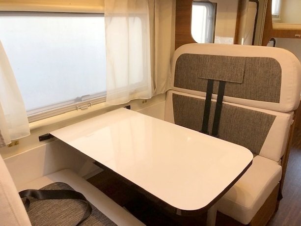 Viaggio del Camper Mansardato