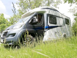 RV Low profile Kaus Sky Wave For rent in Großbrembach