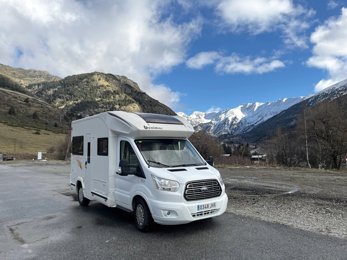 Teilintegriertes Wohnmobil Benimar 481 zu vermieten in Barcelona