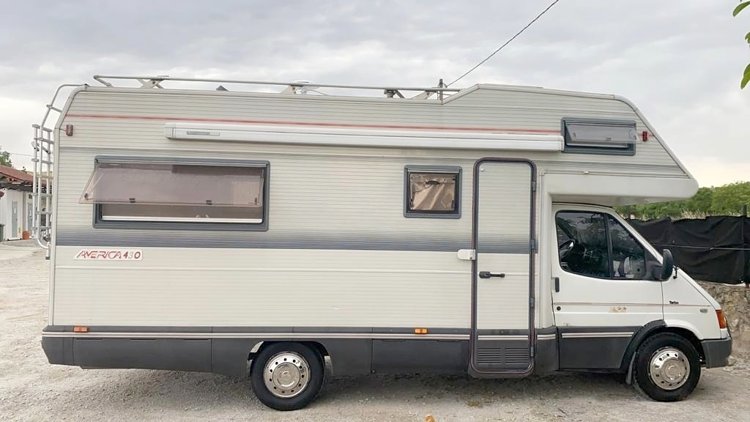 Aluguer de Autocaravana capucino