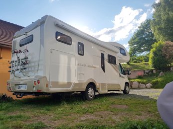 Autocaravana Capuchina Riviera garage 2,3 l 130 ch En alquiler en Le Menil