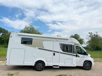 Teilintegriertes Wohnmobil Carado  zu vermieten in Salt