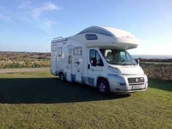 Camping-car Capucine Roller Team Pegaso en location à Quinssaines