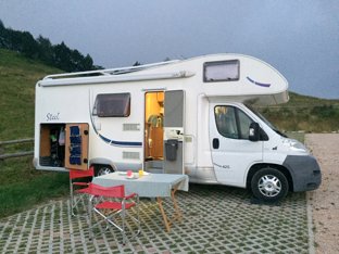 Motorhome Coachbuilt Mclouis Steel 425g For hire in Villanova