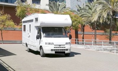 Camping-car Capucine Peugeot Boxer 2.5 TD Autostar Atlas 4 en location à Odivelas
