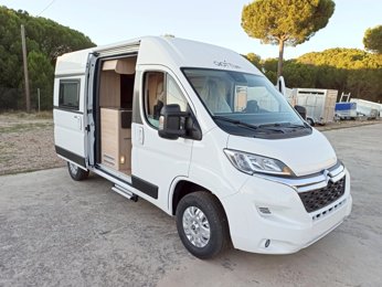 Fourgon aménagé Giottivan 54T en location à Coreses