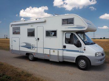 Autocaravana capucino Adria 660 Sp em aluguer em Saint-Pierre-De-Chandieu