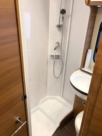 Viaggio del Camper Mansardato